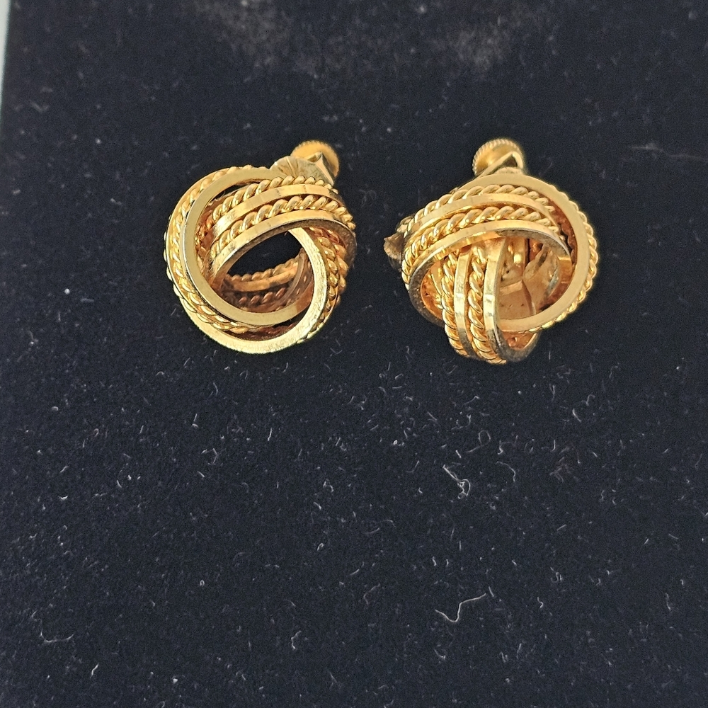 Vintage Signed Vendome Gold Tone Knot Clip On Earrings